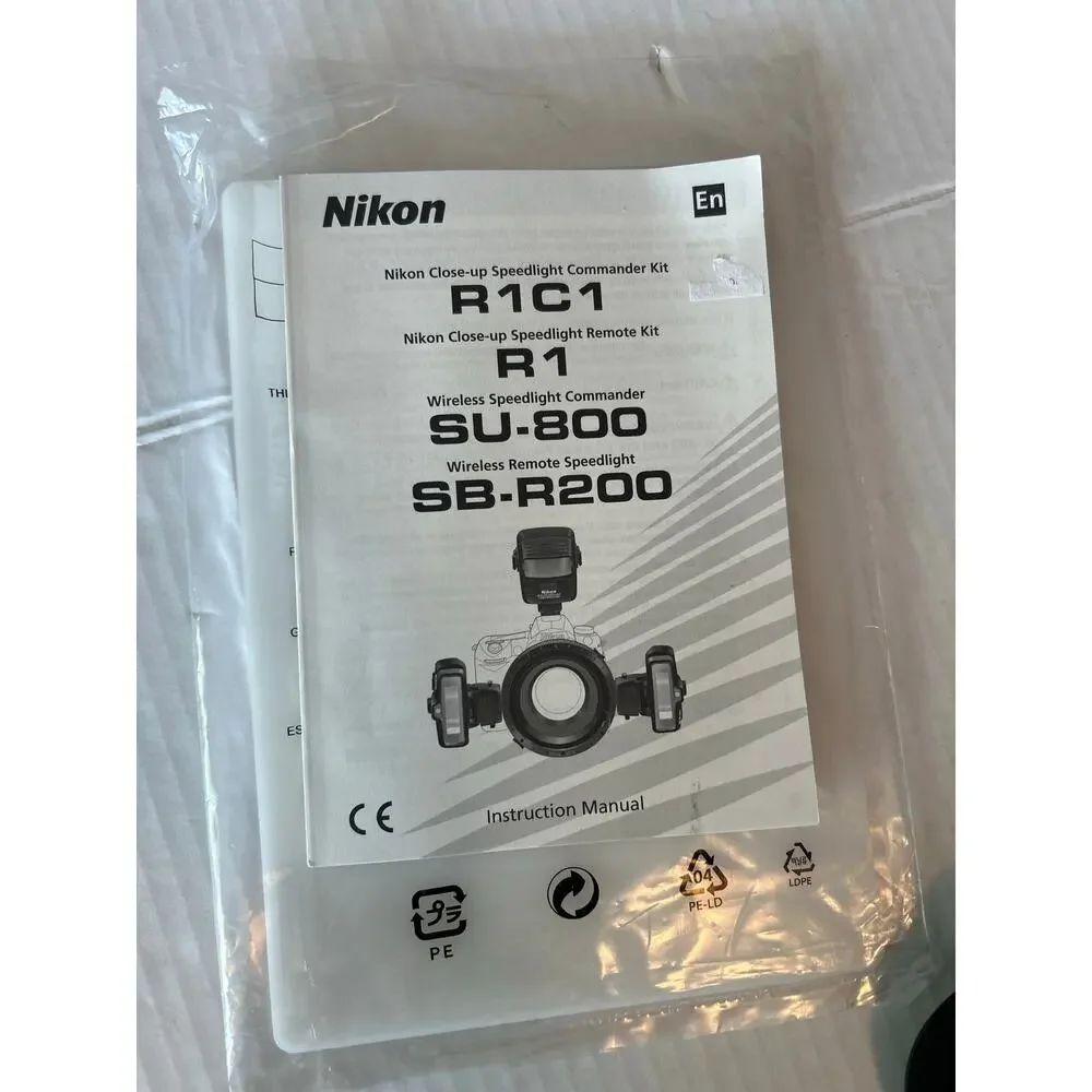 Nikon R1C1 Wireless Close-Up Kit Macro Flash (WITH SU-800 commander)